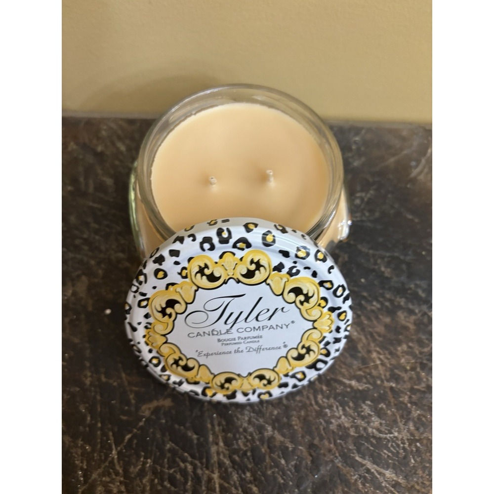 Tyler Candle Company Family Tradition Scent - 11oz ‎ jar candle Two Wick